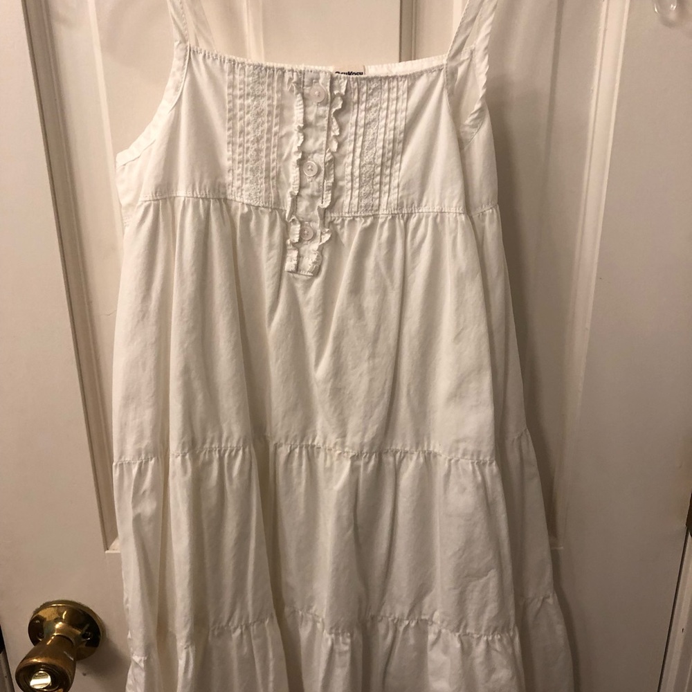 Elegant White Sleeveless Dress